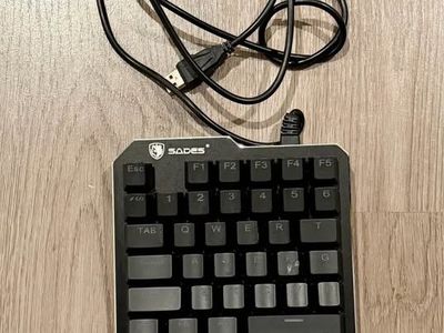 Sades One-Handed Mechanical Gaming Keypad - Good Used Condition