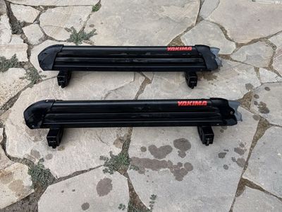 Yakima FatCat 6 Ski & Snowboard Rack - Holds 6 Pairs Skis or 4 Snowboards, Black