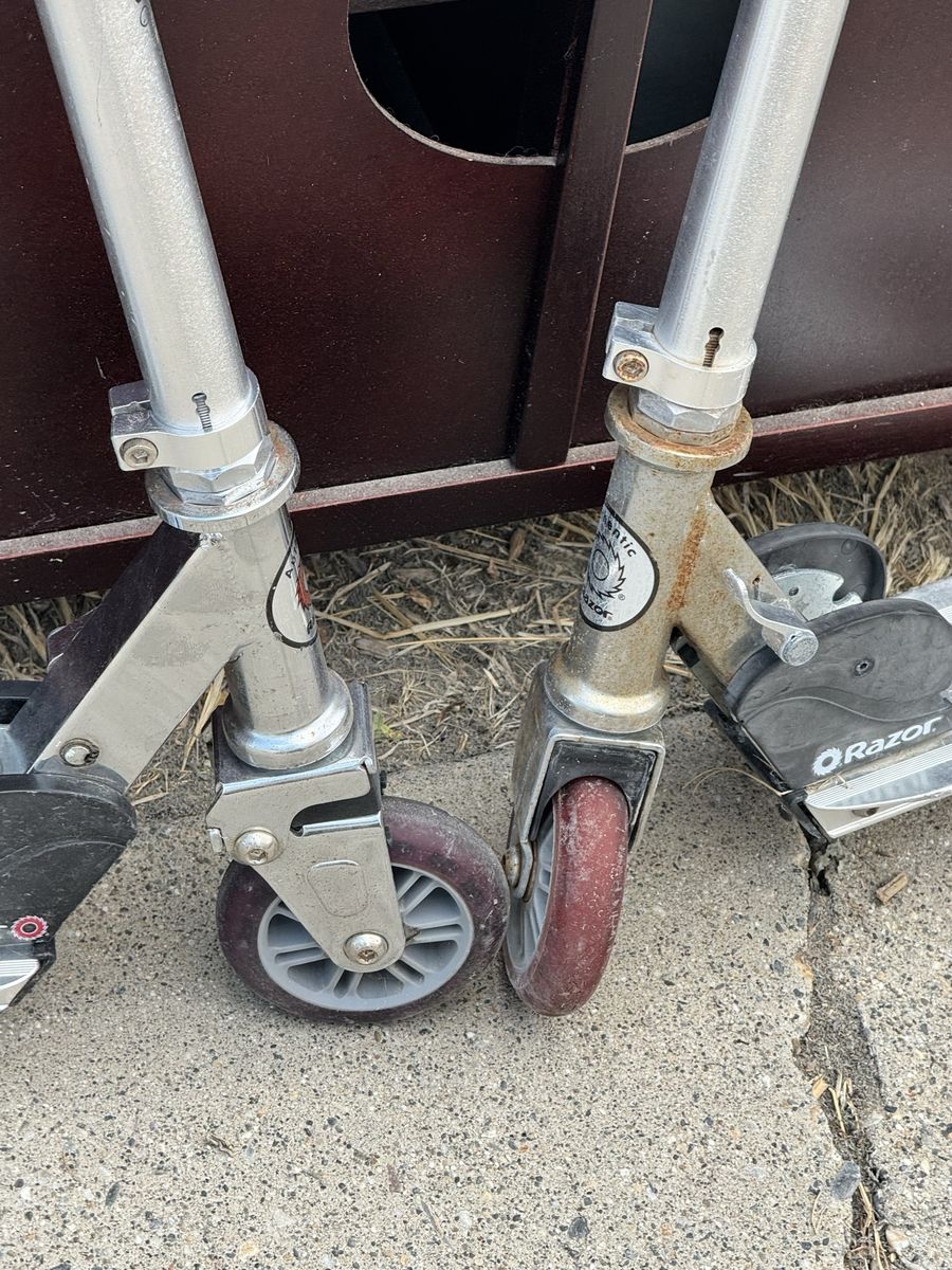 Free razors (2) made for a child (6-11)