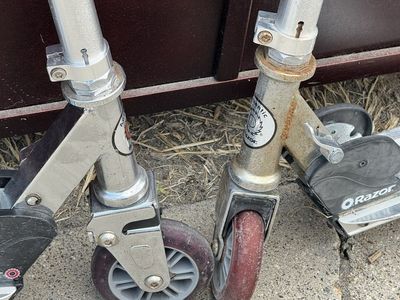 Free razors (2) made for a child (6-11)