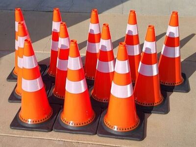 Qty (12) Brand New RoadHero PVC 28" Road Cones