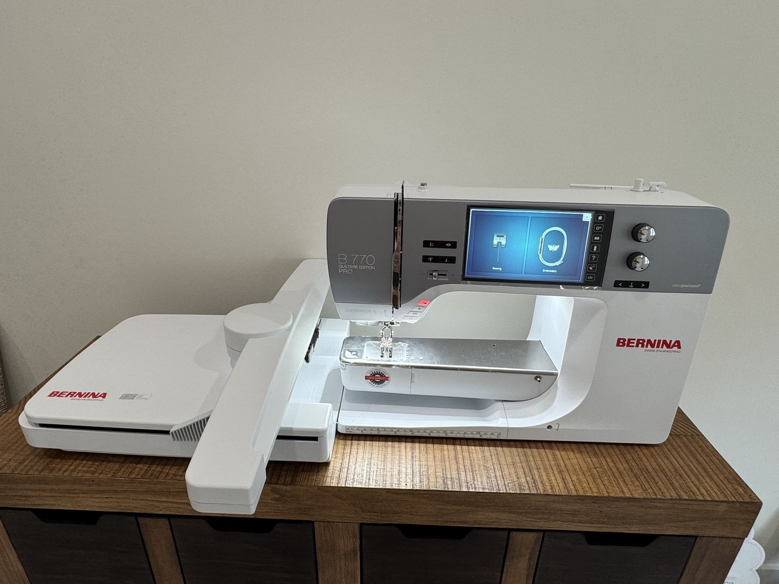 Main image 3