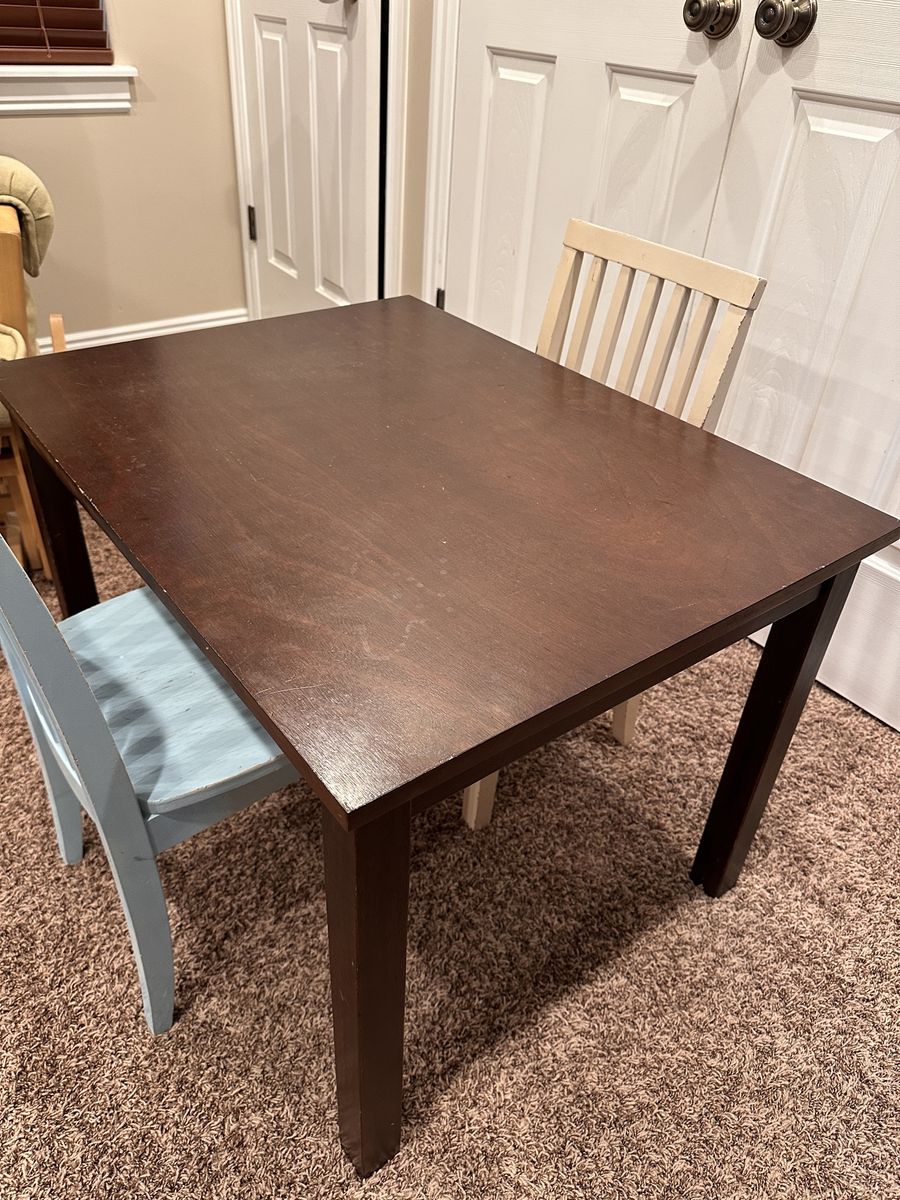 Kids table and chairs