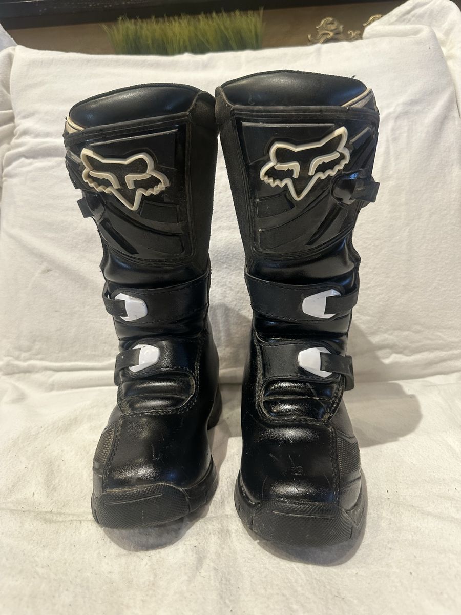 Fox Comp 3 youth size 1. Black motorcycle boots.