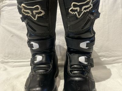 Fox Comp 3 youth size 1. Black motorcycle boots.