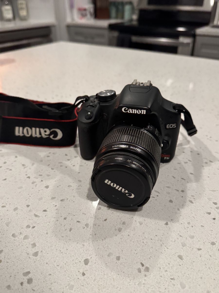 Canon EOS Rebel T1i DSLR Camera Bundle – Great Condition