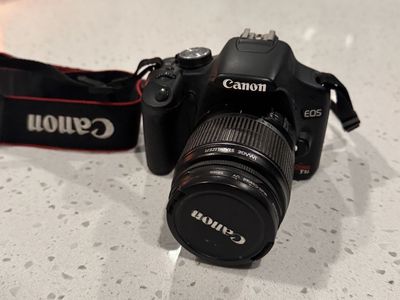 Canon EOS Rebel T1i DSLR Camera Bundle – Great Condition