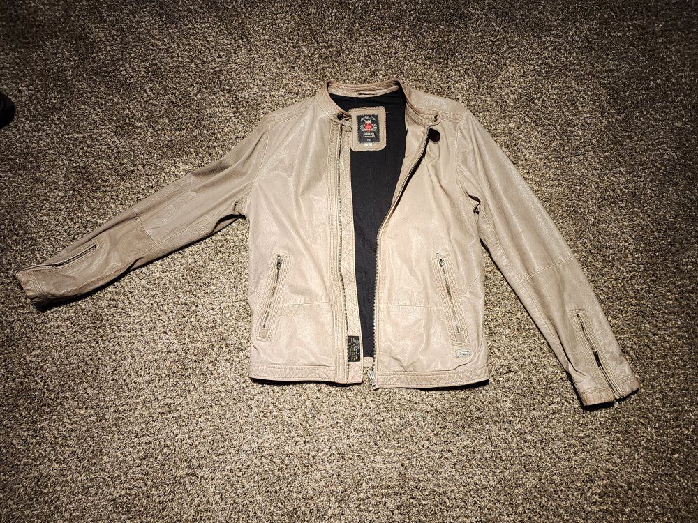Main image 7