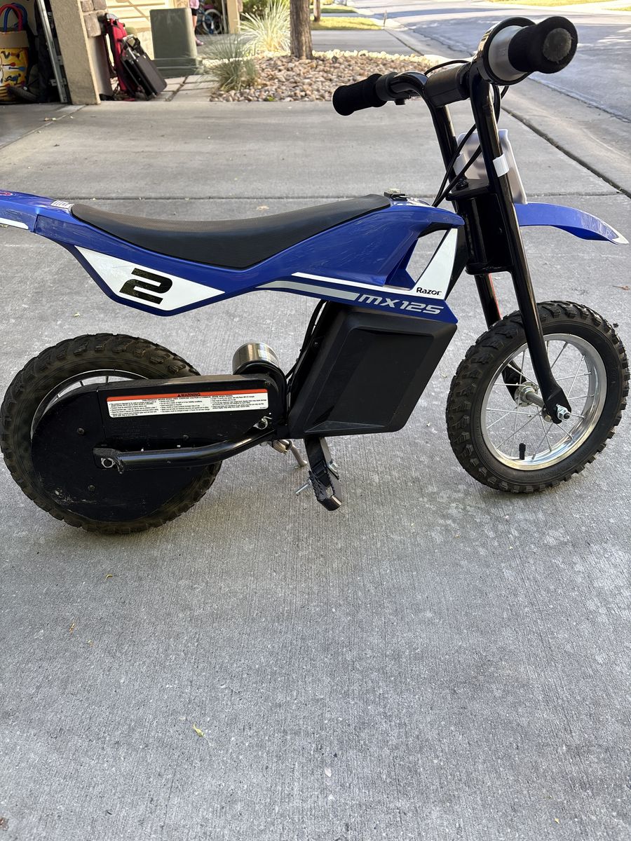 Razor MX125 with training wheels