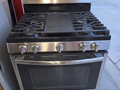 GE Stainless Steel Gas Range with Center Griddle and Oven