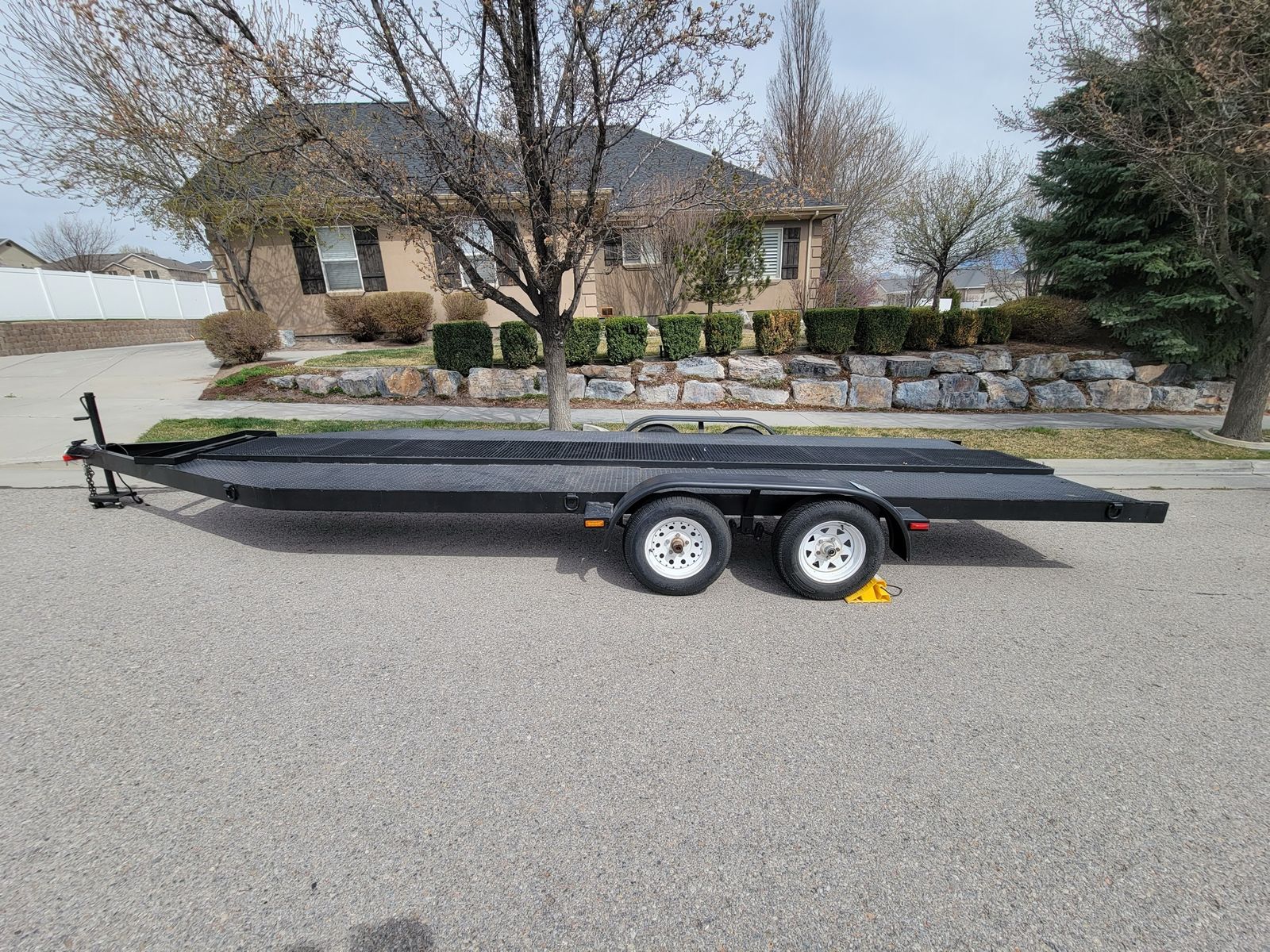 Flatbed dual axel trailer