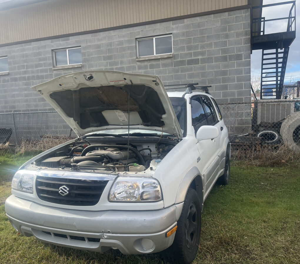 2001 Suzuki Grand Vitara Base