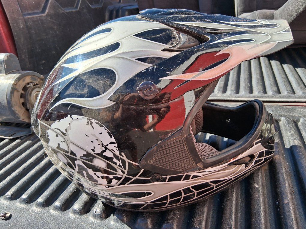 Medium Motocross motorcycle helmet good!