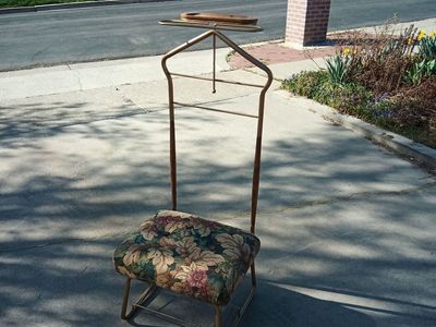 Mid Century Pearl Wick 'Val-O-Seat' valet chair