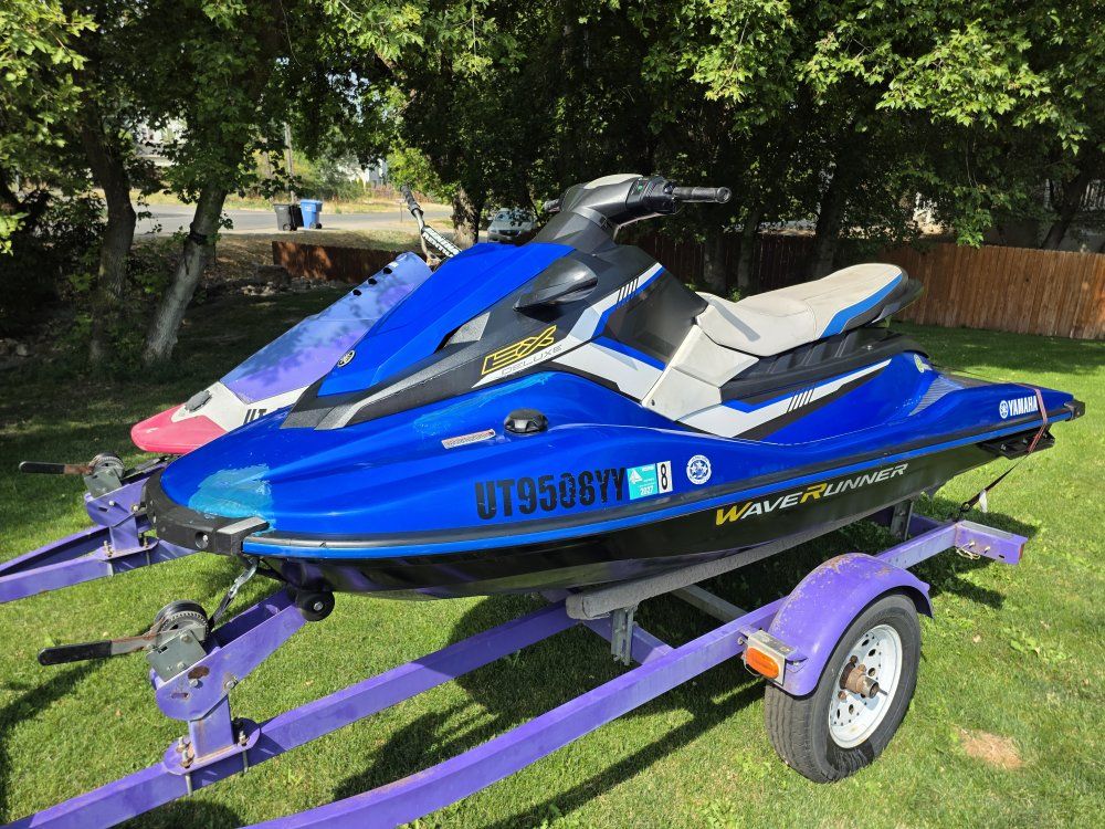2017 YAMAHA EX DELUXE WAVERUNNER 