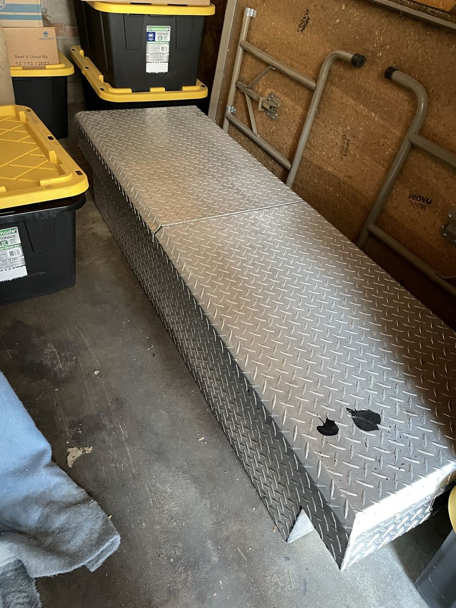 Aluminum Diamond Plate Wheel Well Truck Tool Box with Dual Lids