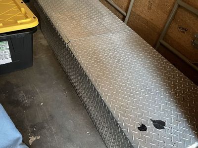 Aluminum Diamond Plate Wheel Well Truck Tool Box with Dual Lids
