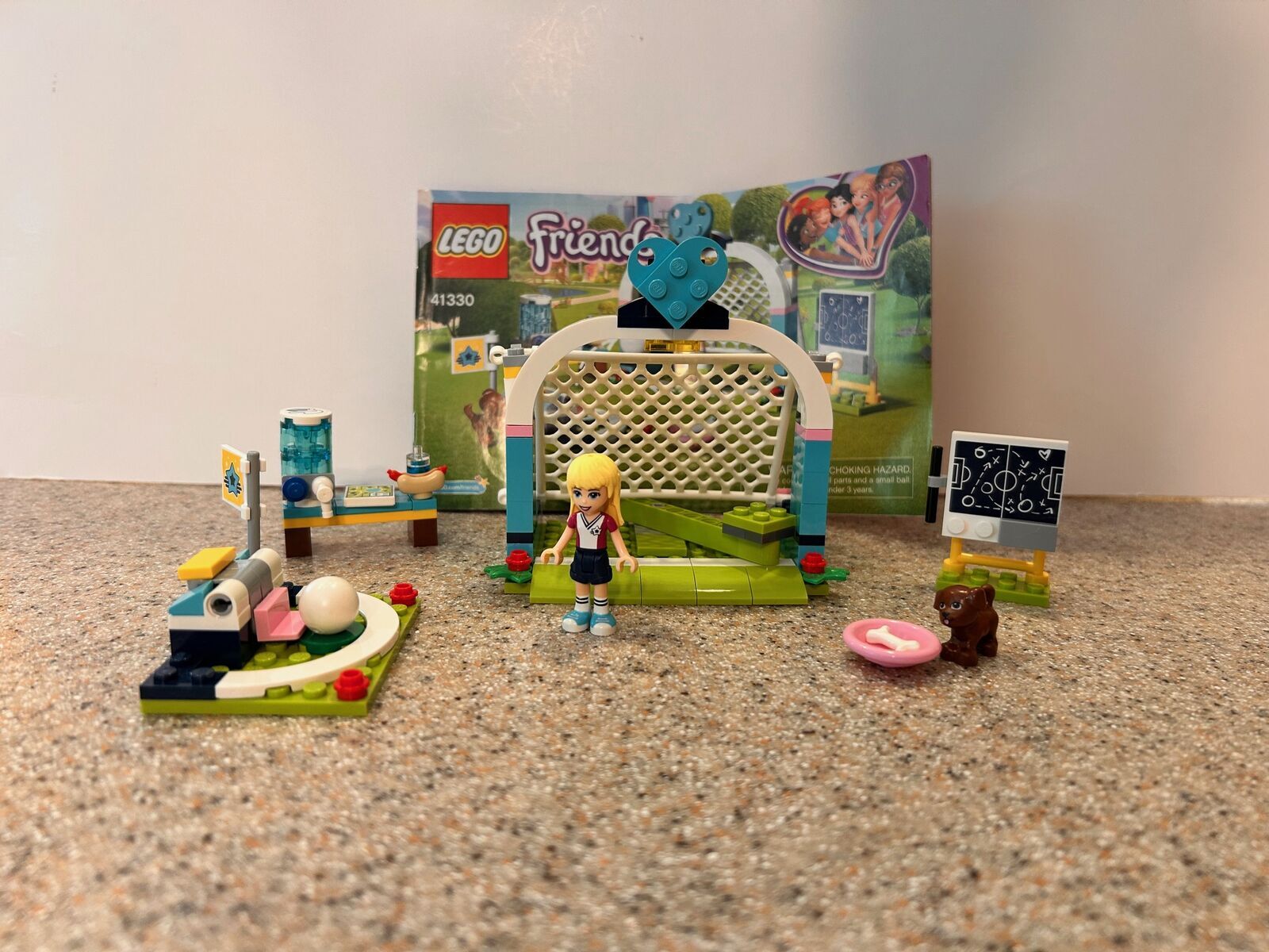 LEGO Friends 41330 - Stephanie's Soccer Practice (100% Complete, Retired)