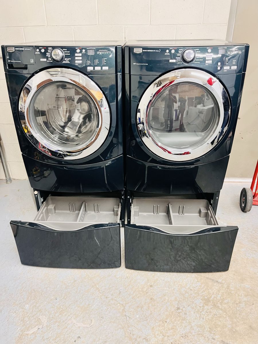 Maytag washer and dryer set with pedestals