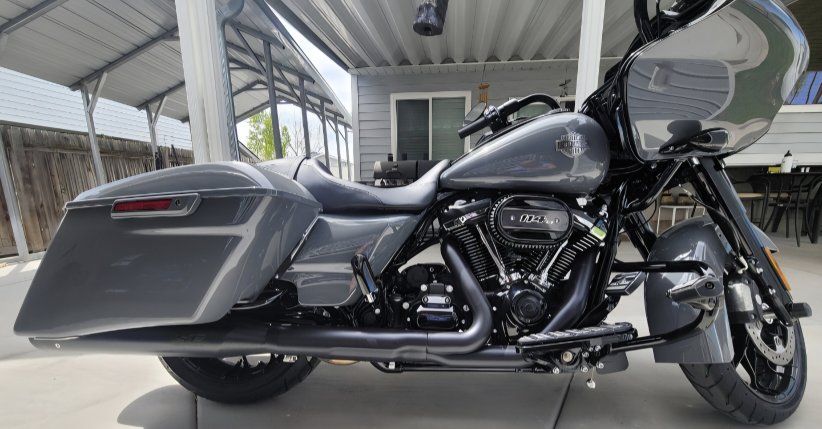 2022 custom road glide special. 355 miles!!!