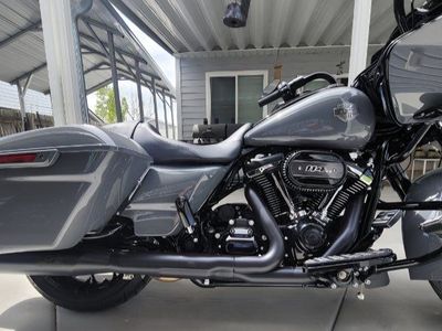 2022 custom road glide special. 355 miles!!!