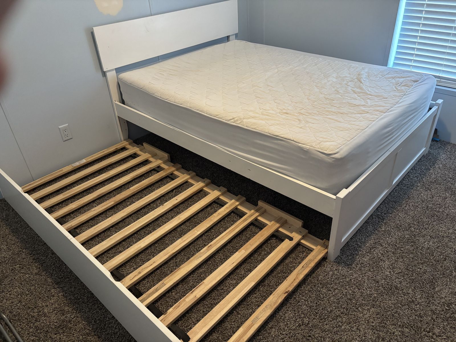 Full Size Trundle Bed! Great for guests!  