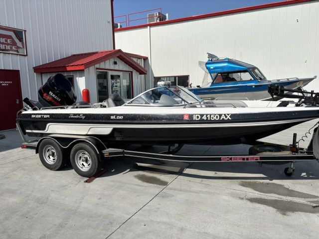 20 Foot Skeeter bass boat