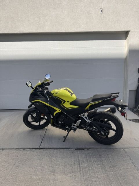 2016 Honda CBR300R - Beginner Bike - Under 6,000 Miles