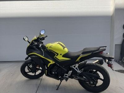 2016 Honda CBR300R - Beginner Bike - Under 6,000 Miles