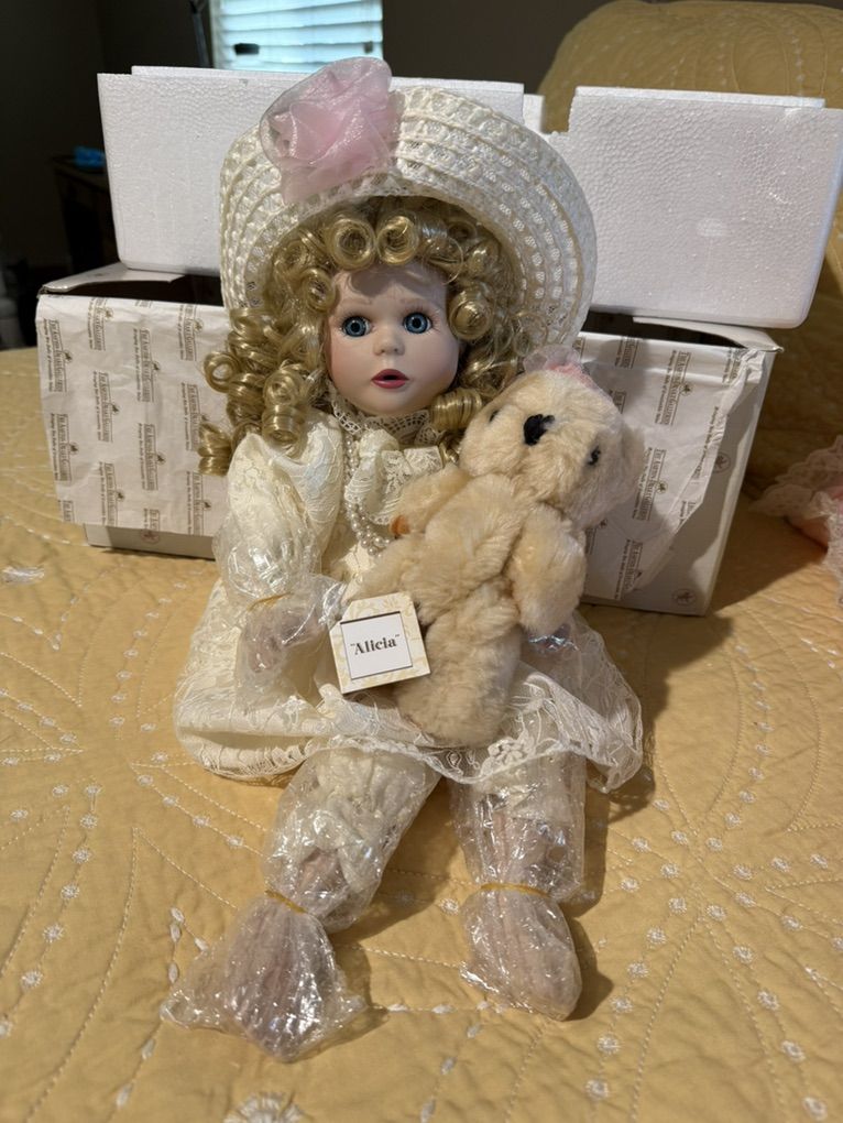 Ashton Drake Porcelin dolls