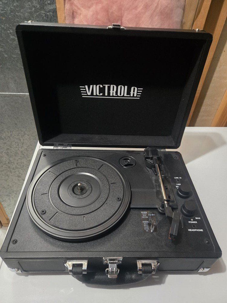 Victrola Journey+ Bluetooth Suitcase