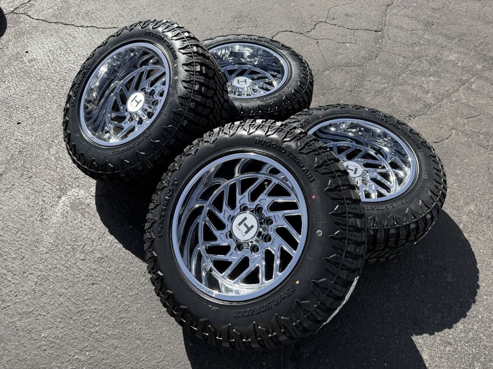 20x12 -44 Hostile 116 8 Lug 8x170 Ford 35x12.50R20