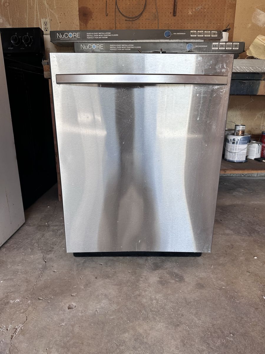 Samsung Stainless Steel Built-In Dishwasher with StormWash - Used, Excellent Condition