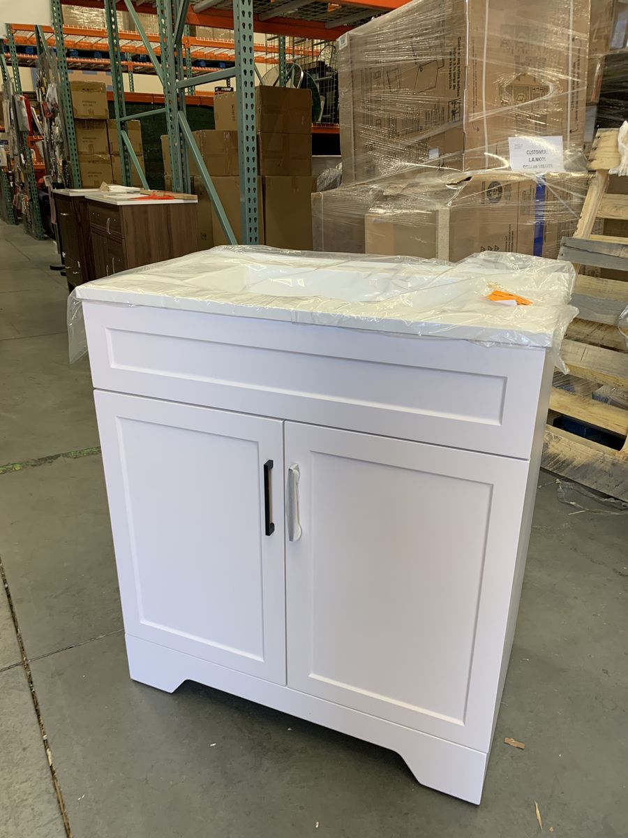 Glacier Bay Southfield 31 in. Single Sink Freestanding Bathroom Vanity in White with Engineered Solid Surface Top