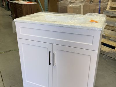 Glacier Bay Southfield 31 in. Single Sink Freestanding Bathroom Vanity in White with Engineered Solid Surface Top
