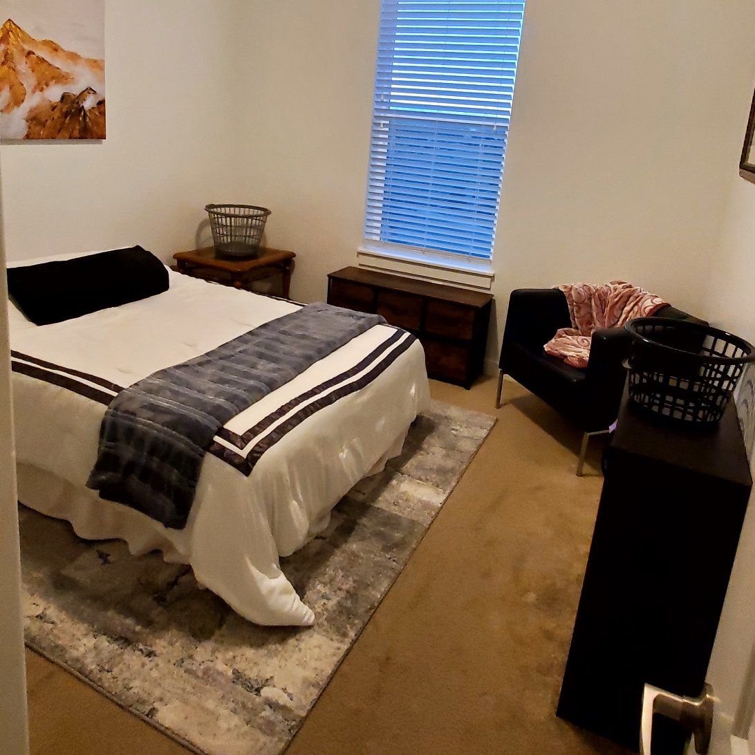 Private Room in Shared Female Apartment