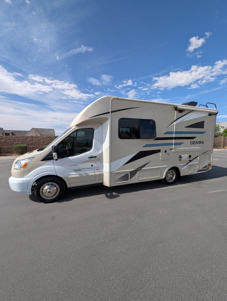 2017 Thor Motor Coach 23TB Diesel – Exceptionally Clean & Fully Updated – Only 23,000 Miles