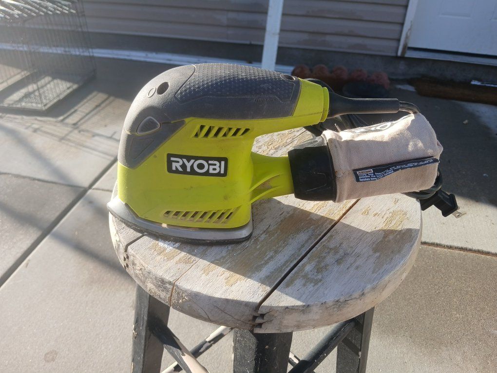 RYOBI CFS1503G 5-1/2 in. Corner Finish Sander 1.2A Corded Dust Bag