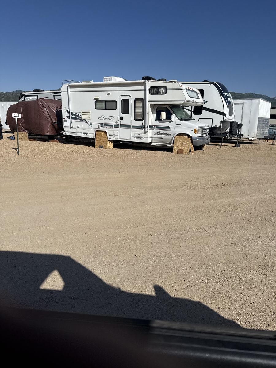 1998 Ford V10 Class C RV 33,300 Miles  23 Ft