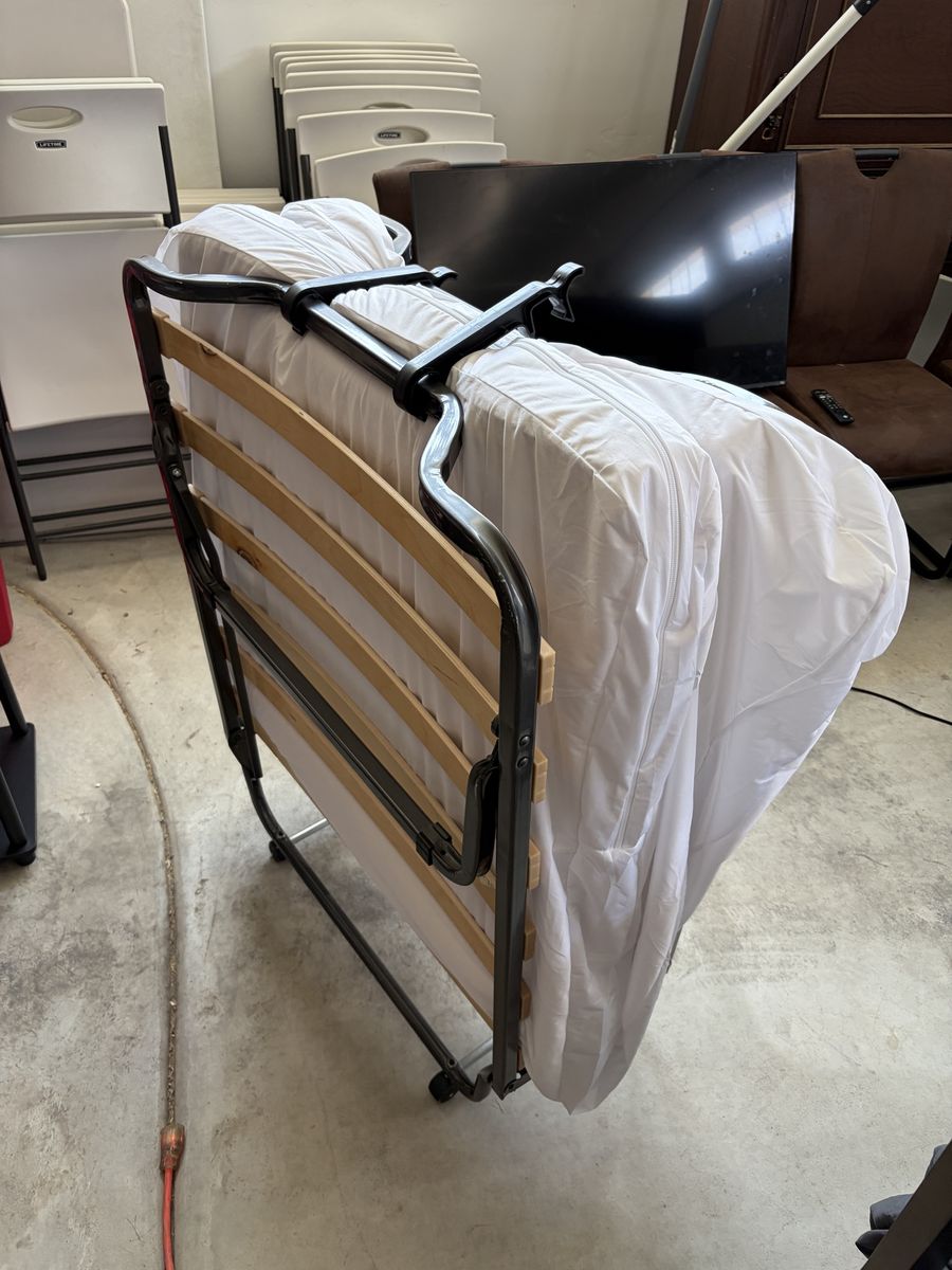 Folding guest bed with mattress 
