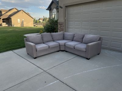Sectional (Can Deliver)