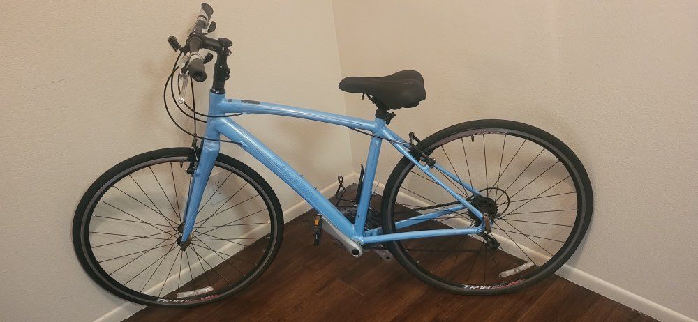 Light Blue Raleigh Hybrid Commuter Bike Used Good Condition