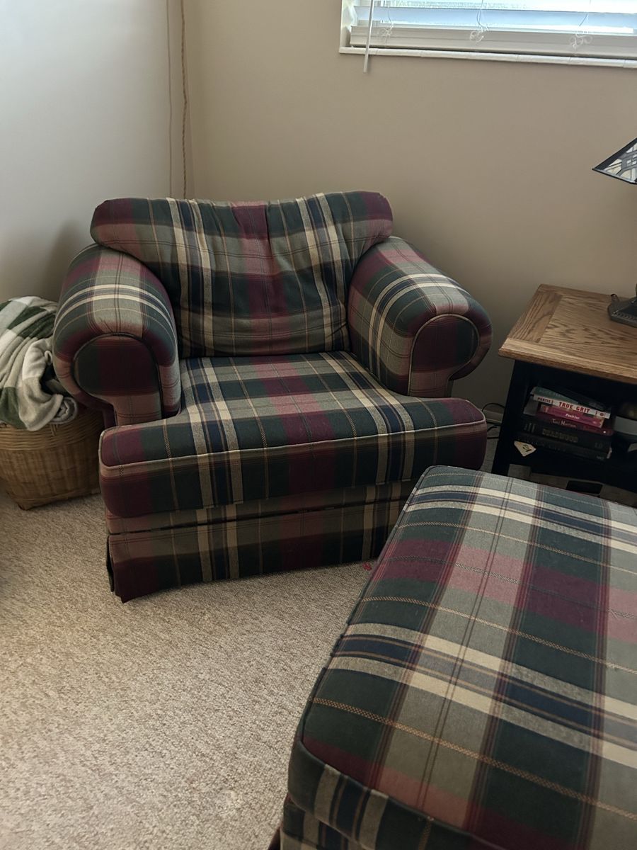 Oversized chair with ottoman