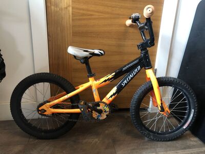 Specialized HotRock 16 in Kids Bike
