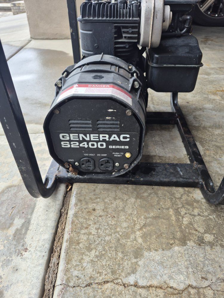 Generac S2400 Series Portable Generator with Briggs & Stratton Engine - 120V, 20 Amp