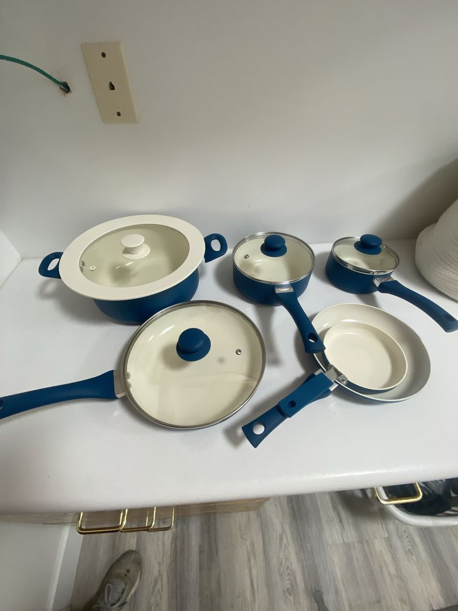 Brand new blue 6 pot and pan set