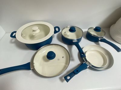 Brand new blue 6 pot and pan set