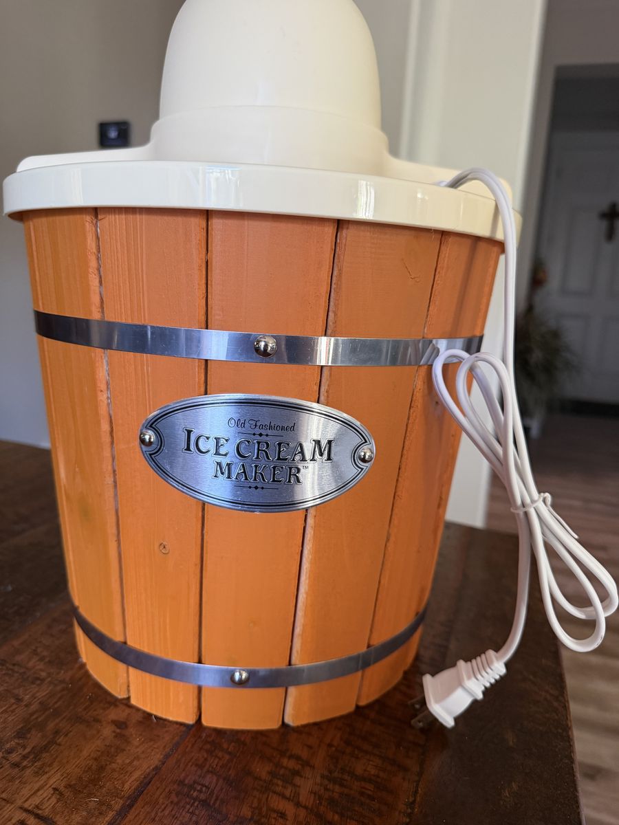 Nostalgia 4 Quart Ice Cream Maker