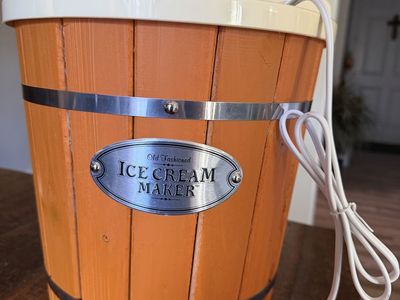 Nostalgia 4 Quart Ice Cream Maker