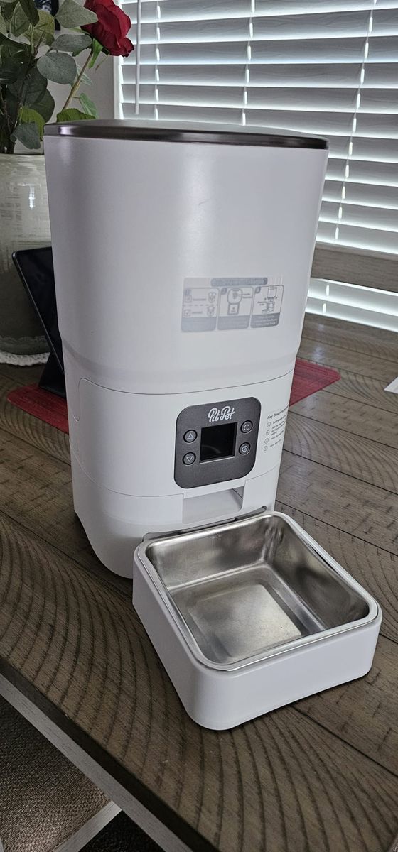  Smart Automatic Cat Feeder - 6-L Reliable Automatic Dog, Cat Food Dispenser with Display LCD Screen for Easy Set Up - (White)